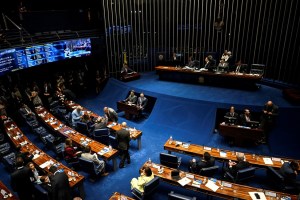 Alvo de Lula e Flávio, Senado tem recorde de trocas e cenário instável para Executivo