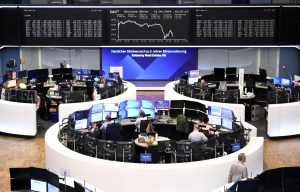 Bolsas europeias fecham sem direção única com tombo de tech e payroll no radar