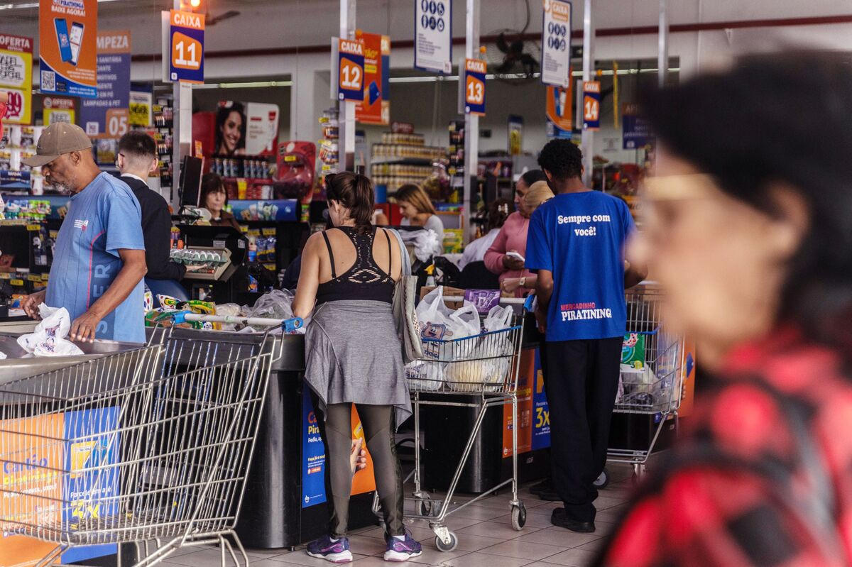 Brazil Inflation Jumps Over Target Limit Before Rate Meeting