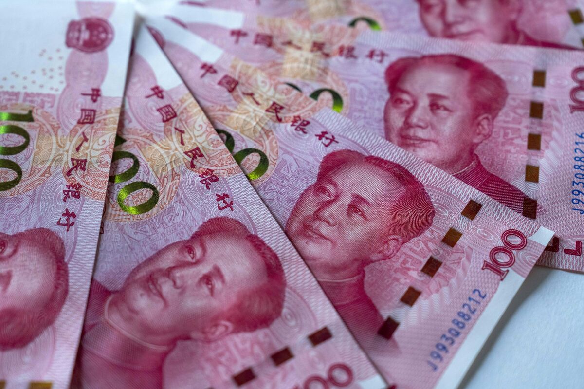 China Weakens Yuan Fixing for Fourth Session as Dollar Advances