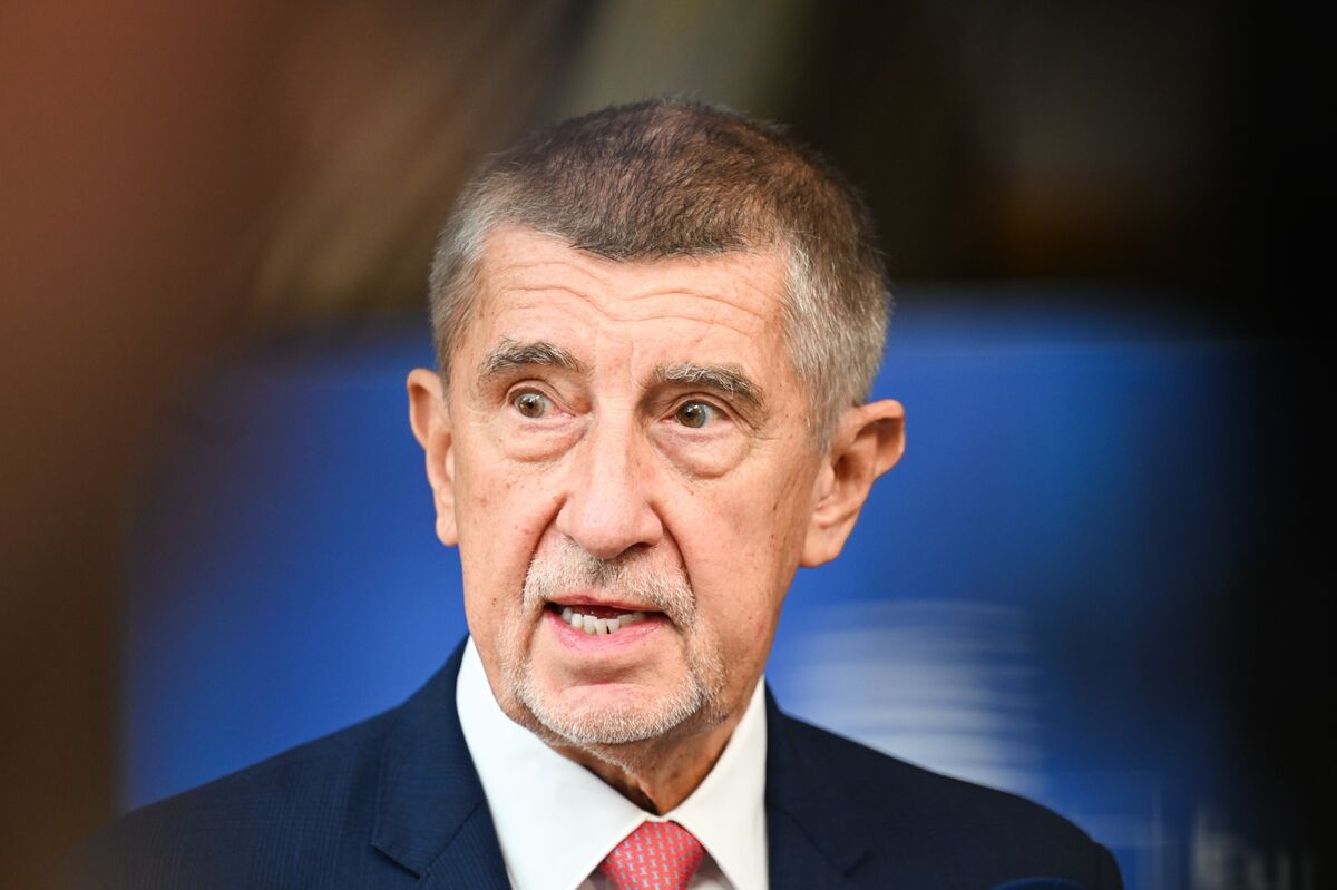 Czech Billionaire Premier Feuds With Central Bank Over Rate Hike