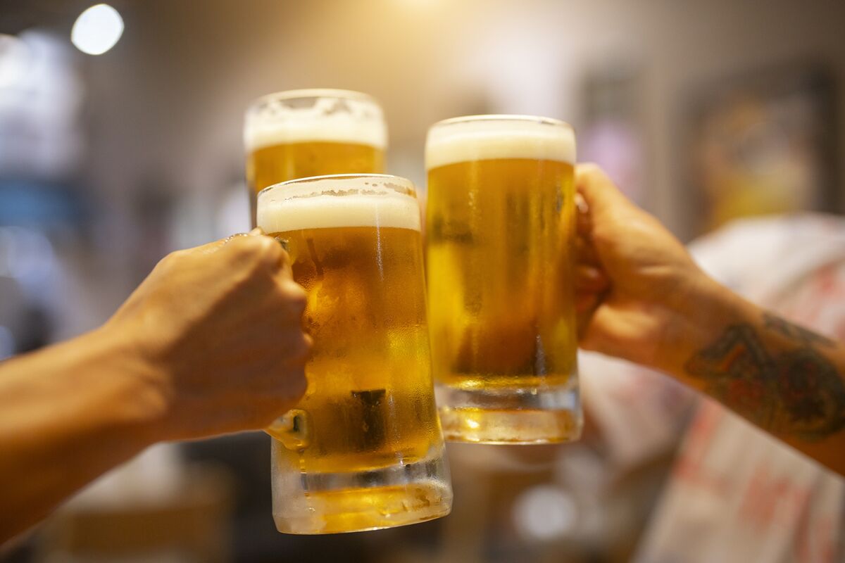 Ecuador to Cut Beer Prices 20% in World Cup Show of ‘Support’