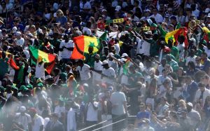 Falta de visto desfalca torcida do Senegal, que recebe apoio de fãs internacionais