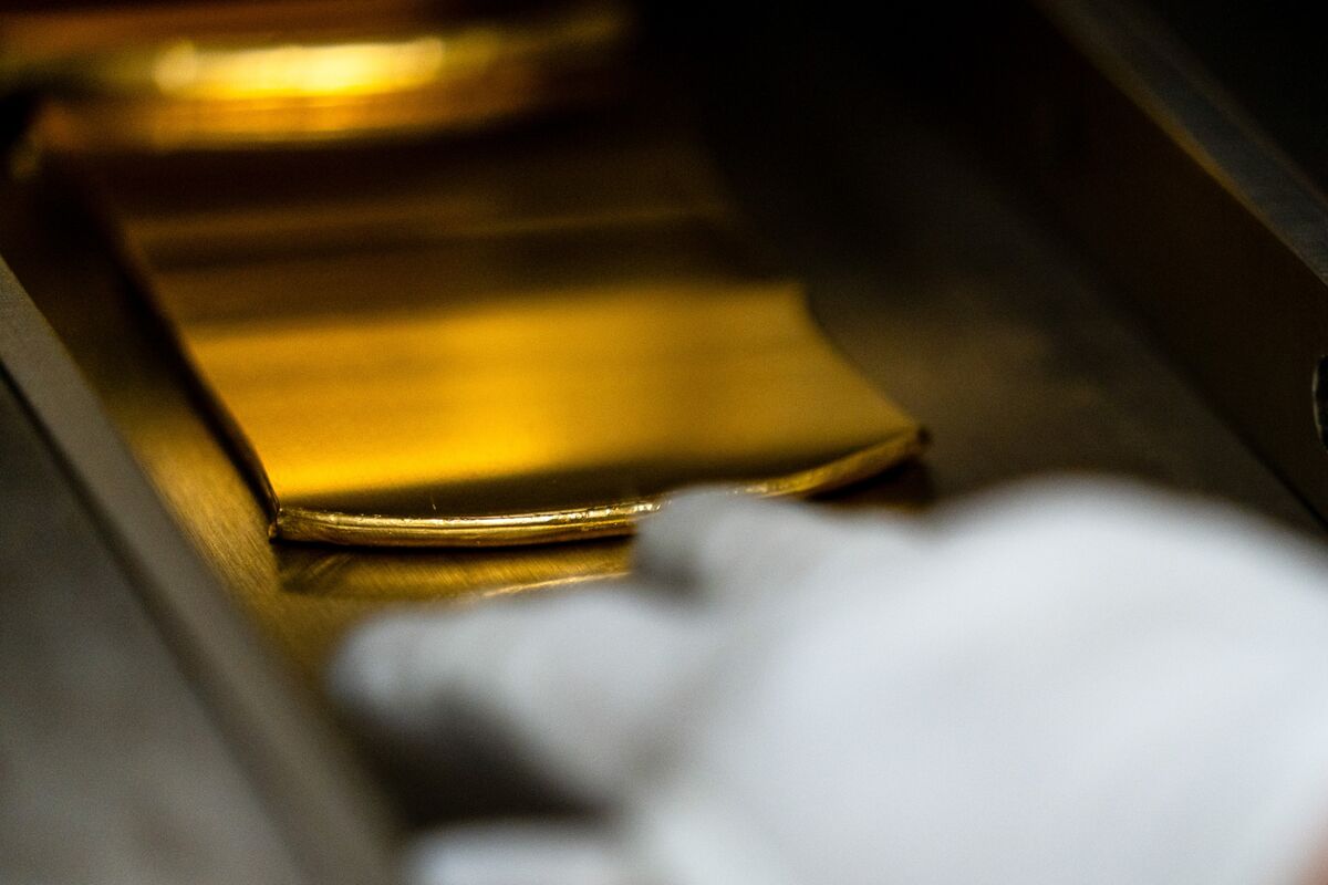Gold Declines for Third Day After US Launches New Iran Strikes