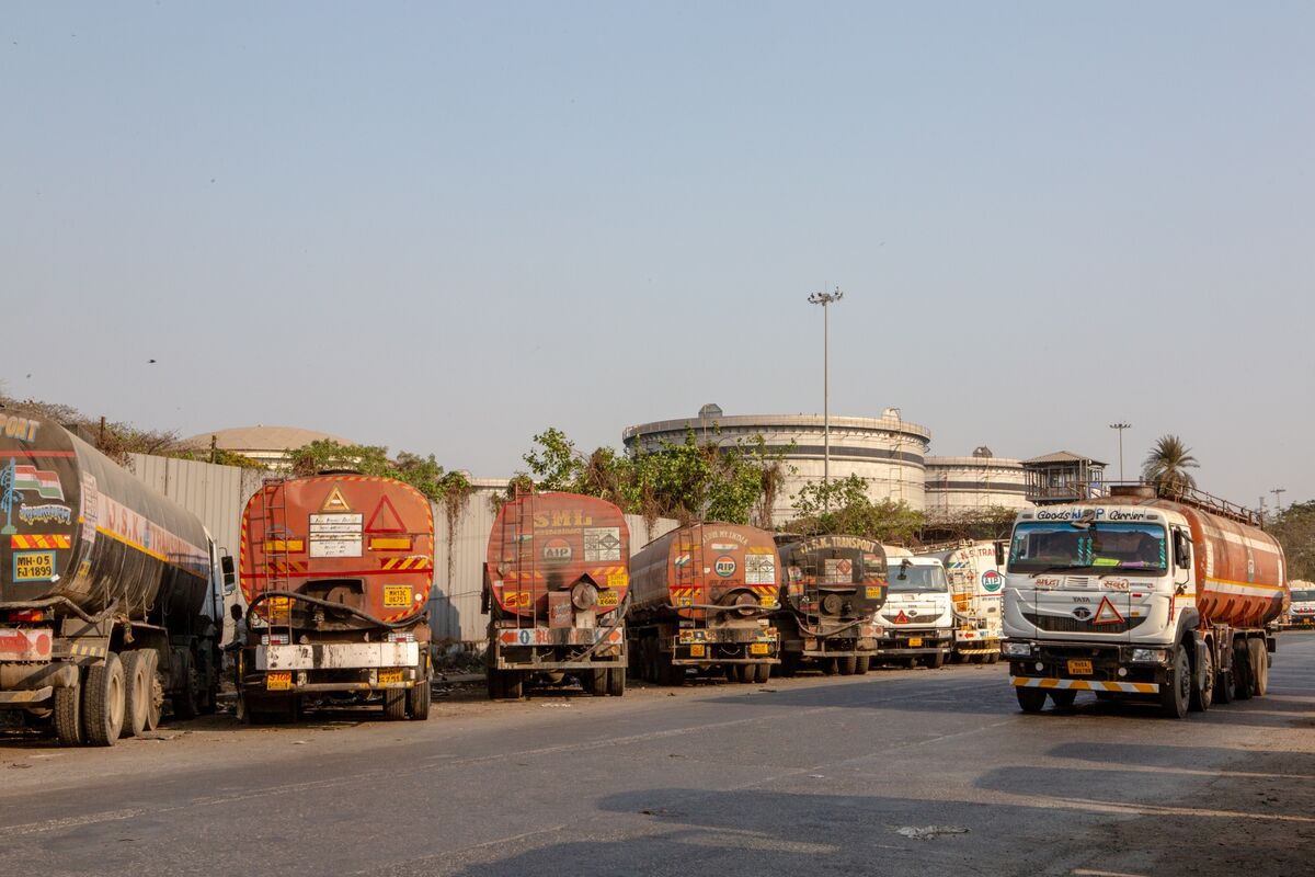 India Shifts Into Crisis Mode With Fuel Curbs, Wider Deficit