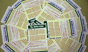 Mega-Sena acumula e prêmio principal vai para R$ 16 milhões