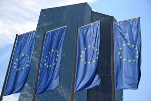 Membro do BCE diz que juros terão de subir ainda mais, informa a Bloomberg