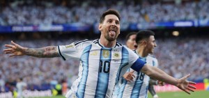 Messi iguala Klose como maior artilheiro das Copas e faz Argentina encantar