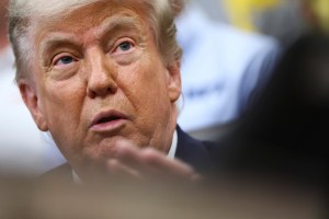 Nos EUA, Trump invoca lei para reforçar a produção de munições