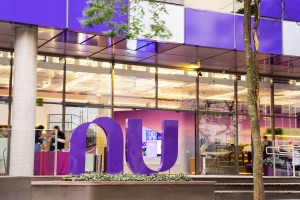Nubank envia alerta sobre liquidação por engano e causa confusão entre clientes