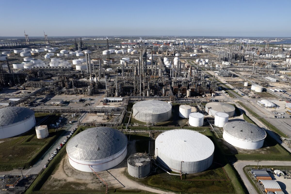Oil Drops to Two-Month Low as Trump Says Deal With Iran Is Close