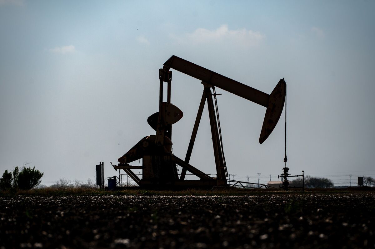 Oil Steadies After First Drop This Week on Peace Talk Optimism