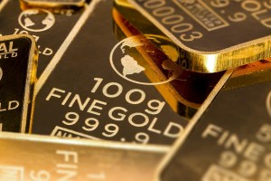 Ouro fecha em queda de 3% e prata perde 6% com tensões no Oriente Médio e payroll
