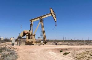 Petróleo brent cai 3%, no menor nível desde março, com expectativa por acordo Irã-EUA