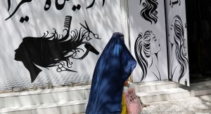 Polícia reprime protestos contra o hijab no Afeganistão