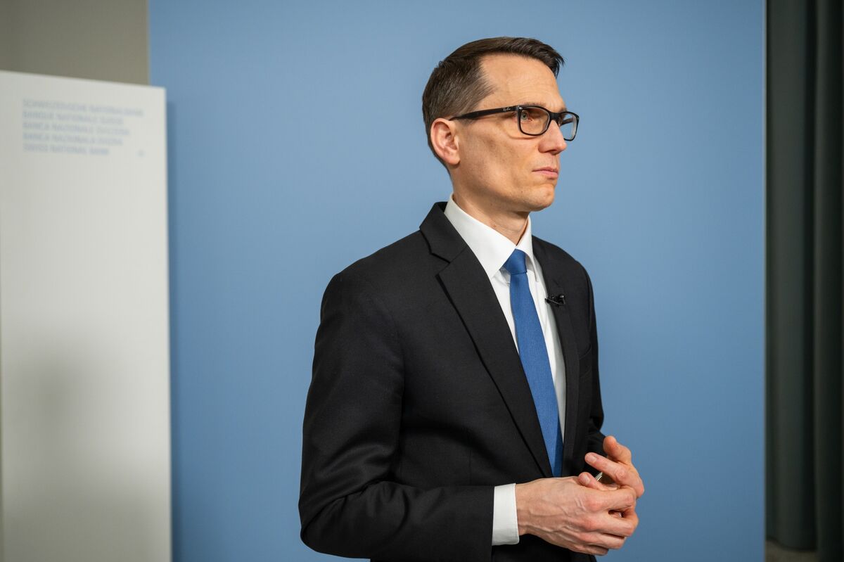 SNB Keeps Up Franc Intervention Threat With Rate at Zero