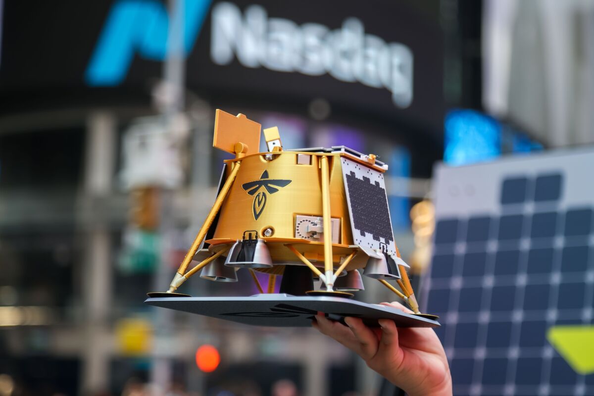 Space Stocks Tumble as Investors Race Toward Musk’s IPO