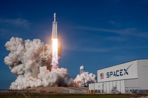 SpaceX quer testar computação com IA em órbita até o fim de 2027, dizem fontes