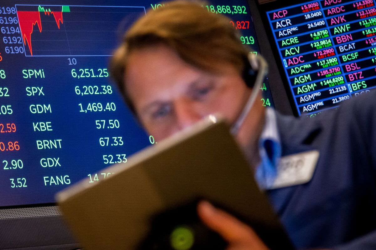 Stocks Pare Tech-Led Drop as Rotation Gains Speed: Markets Wrap