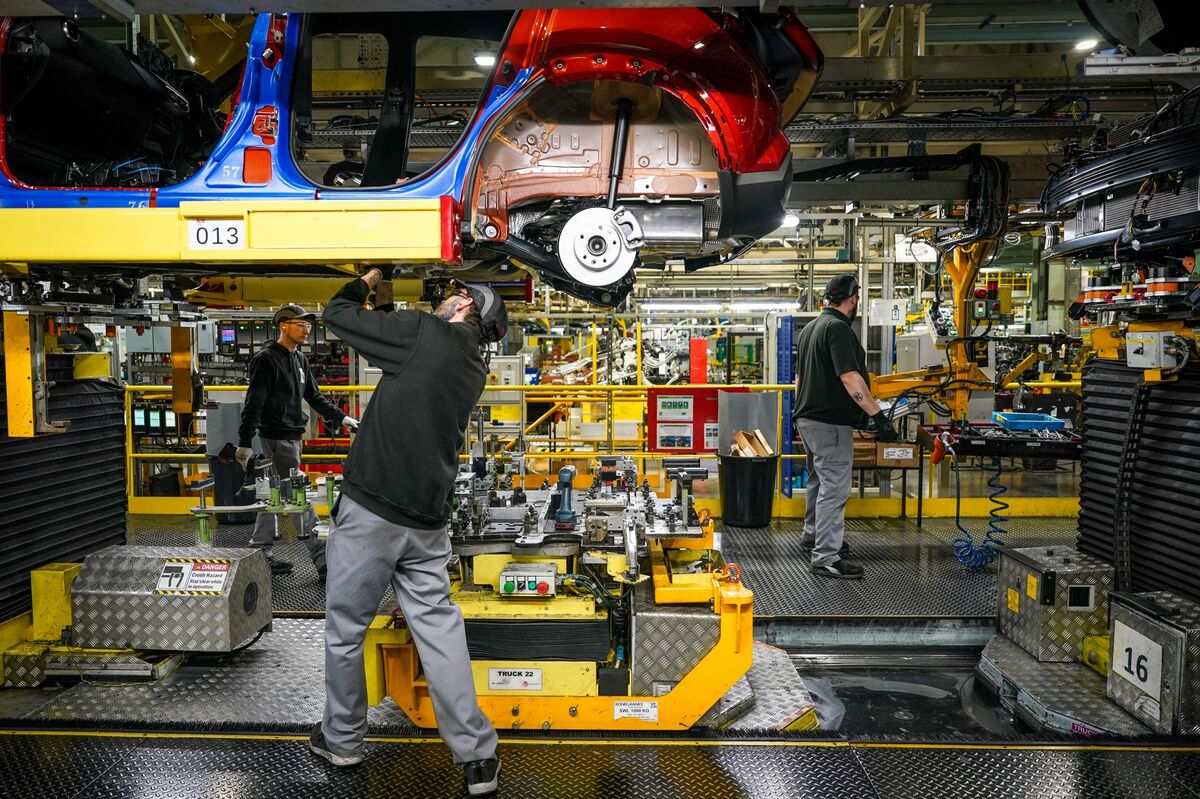 UK Economy Shrank in April as Iran War Started to Take Toll