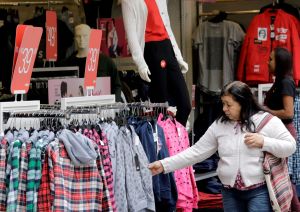 Varejo, China e juros no Japão: o que movimenta os mercados nesta terça-feira