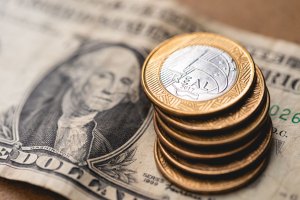 Verde tira real do portfólio e vê dólar mais forte à frente