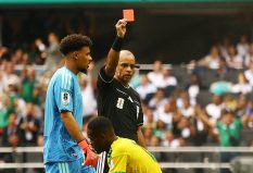 Wilton Sampaio expulsa três jogadores no 1º jogo da Copa e viraliza falando inglês