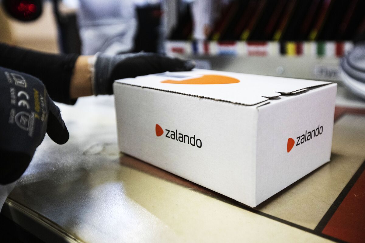 Zalando Plunges as Regulator Probes Retailer’s Accounts