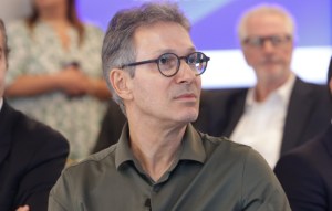 Zema nega proximidade com Flávio Bolsonaro e reacende briga