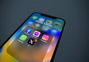 1 em cada 5 adultos toma decisões sobre saúde com base no que vê nas redes sociais