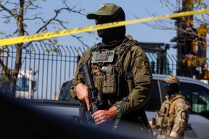 Agente do ICE mata a tiros motorista mexicano no Texas durante abordagem de veículo