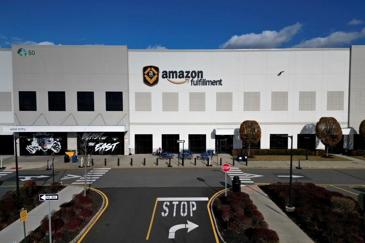 Amazon’s New Bonds Get Cooler Reception as AI Debt Floods Market