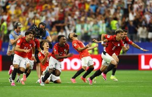 ASSISTA AOS GOLS: Egito vence Austrália nos pênaltis e escala sua história em Copas