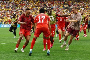 ASSISTA AOS GOLS: Suíça vence Colômbia nos pênaltis e pega Argentina nas quartas