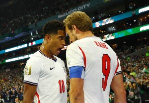 Com um a menos, Inglaterra resiste à reação do México e chega às quartas de final