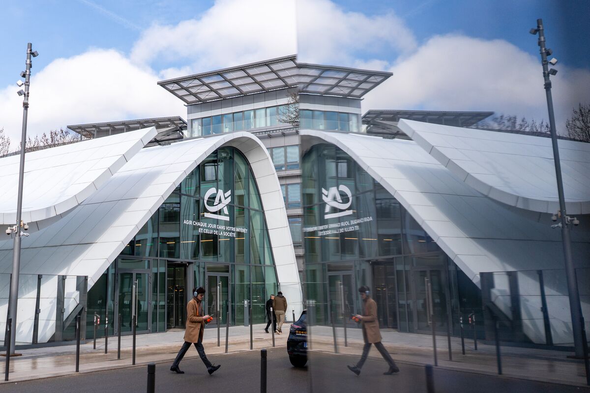 Credit Agricole Increases BPM Stake, Boosting Position in Italy