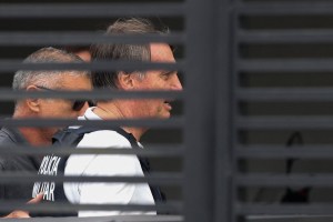 Defesa de Bolsonaro cita PGR e pede que Moraes mantenha prisão domiciliar