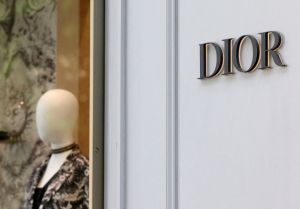 Dior supera Chanel e fica com a honra de vestir Taylor Swift no casamento da década