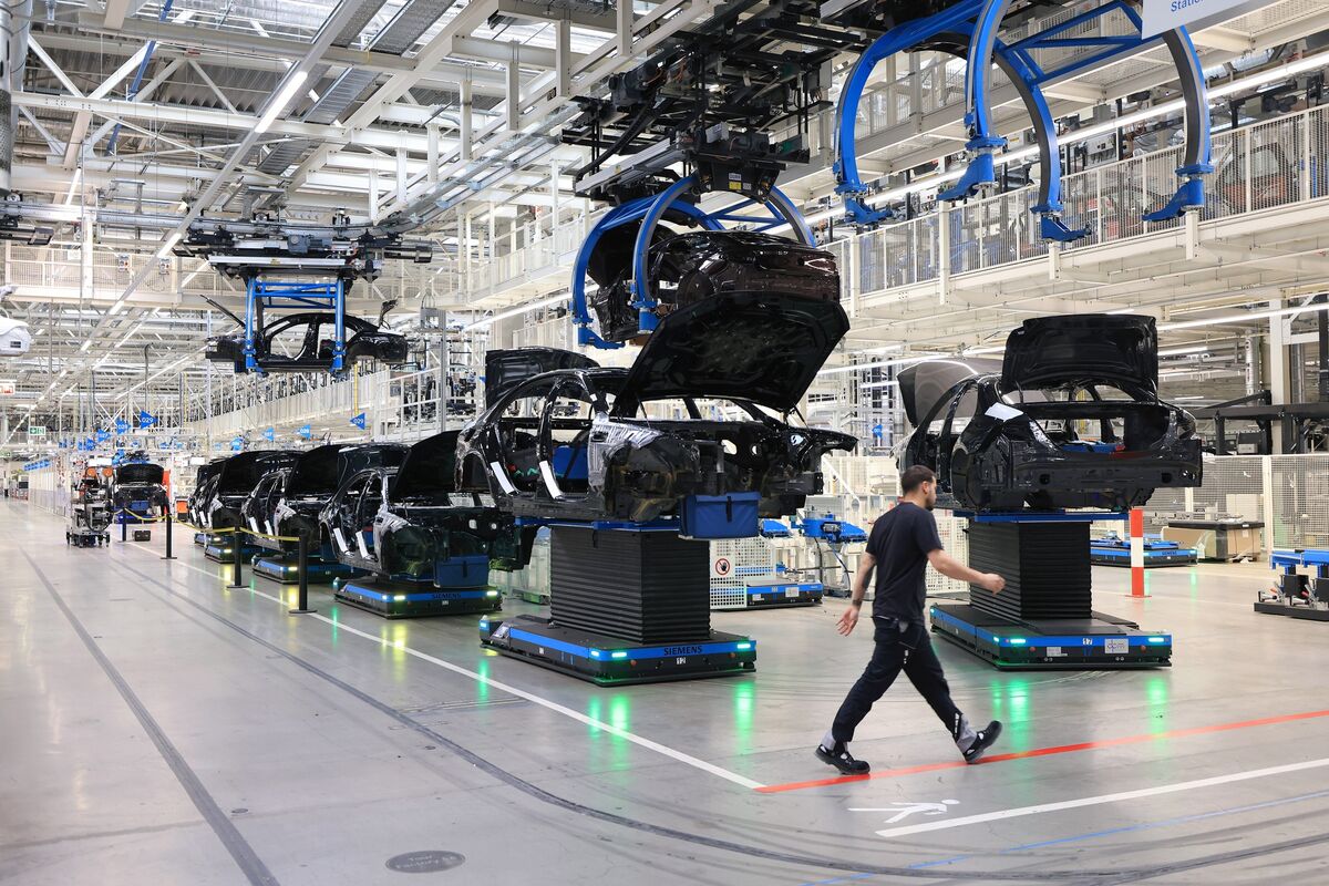 German Industry Grows More Than Expected on Auto Sector