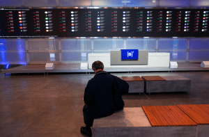Ibovespa vai a 174 mil, maior nível em um mês, com aposta de corte da Selic em agosto