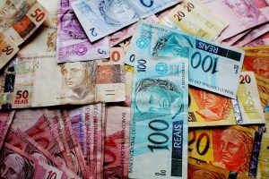 Juros futuros caem no Brasil após dados fracos da indústria em sessão sem Treasuries