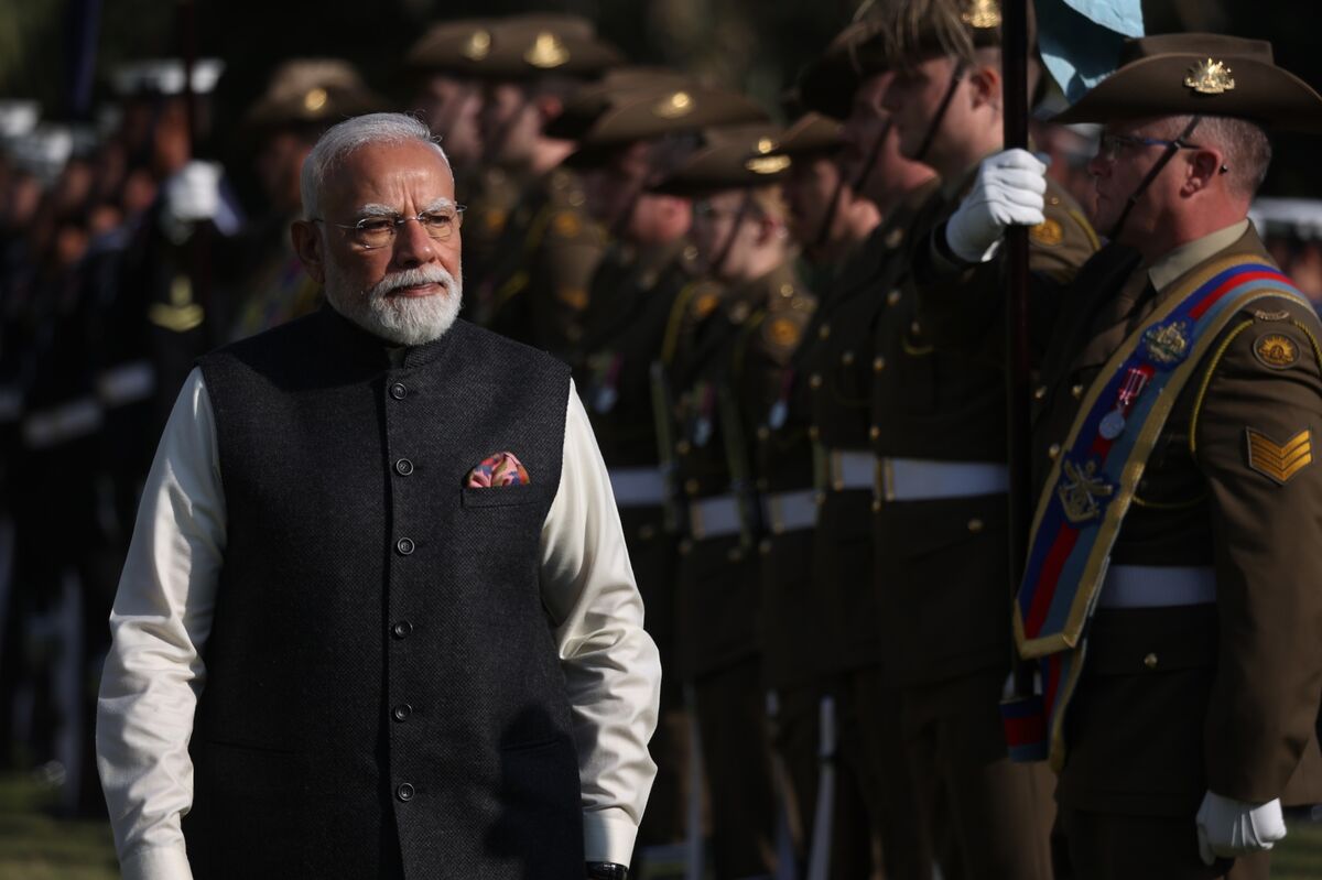 Modi Visit Showcases New Zealand Leader Luxon’s Trade Coup Ahead of Tight Ballot