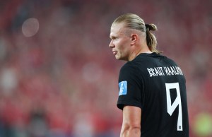 Por que Haaland usa um nome na camisa na Noruega e outro no City?