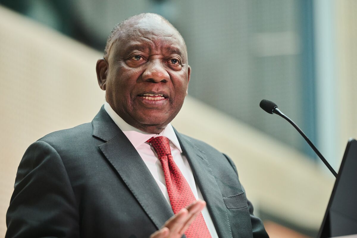 Ramaphosa Calls for $1.5 Billion Ebola Pledges to Be Funded