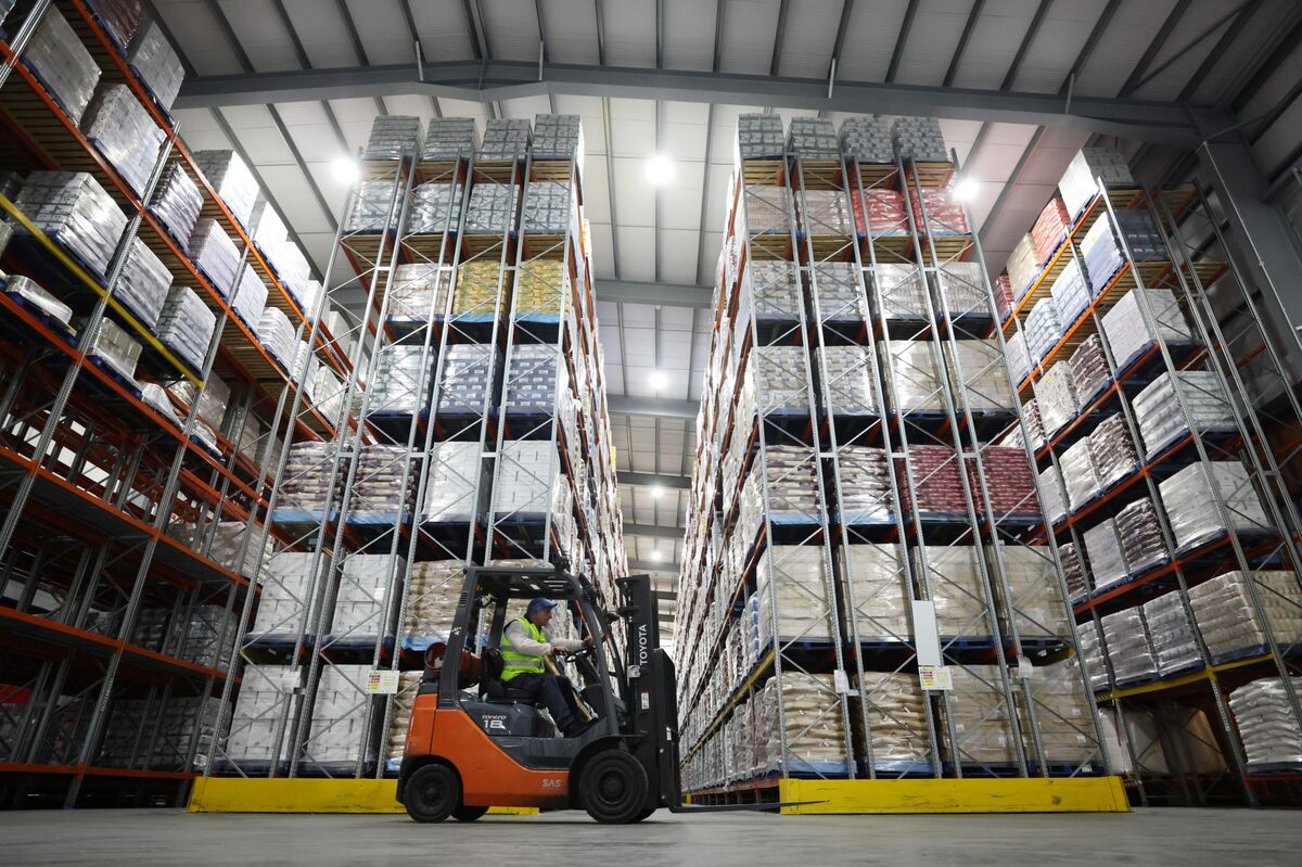 UK Firms Expect to Raise Prices 4% Even as Inflation Falls