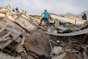 Venezuelanos cobram novas eleições após resposta falha a terremoto