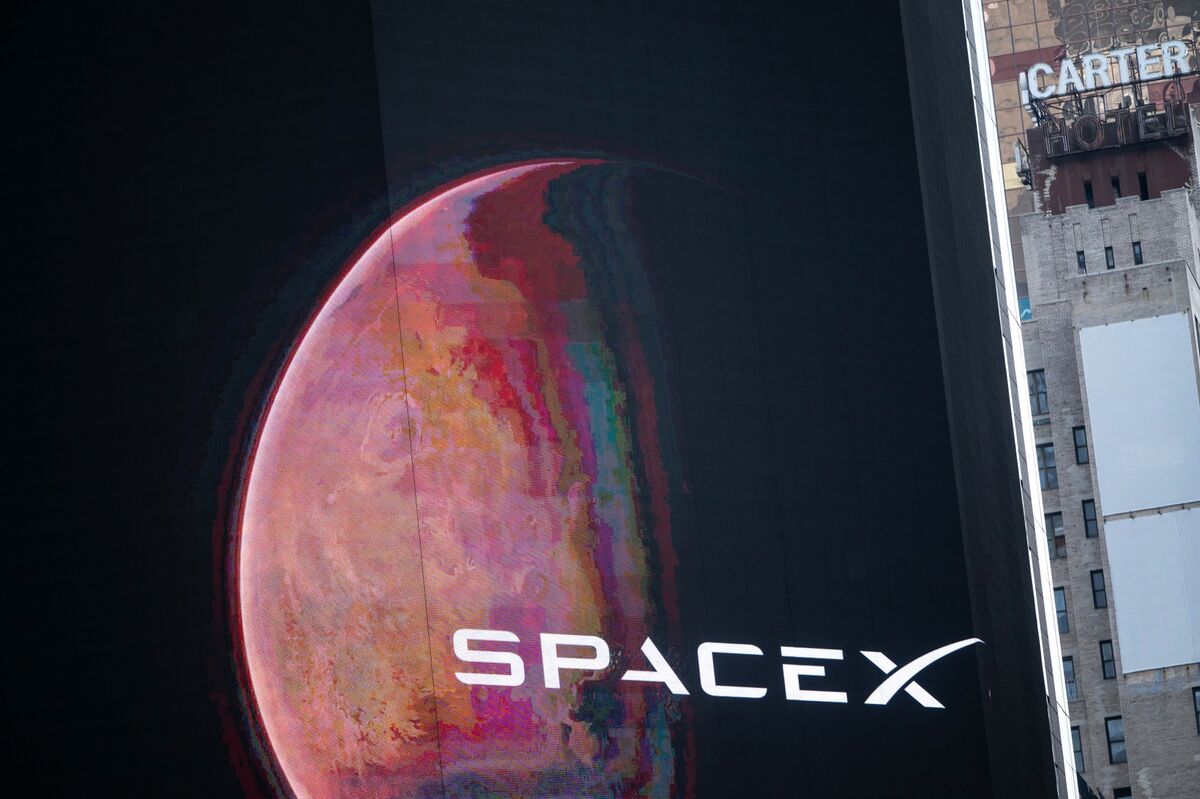 Wall Street Buys Into Musk’s SpaceX Vision